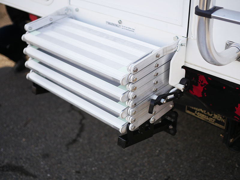  MOUNTS TO THE TRUCK CAMPER BUMPER